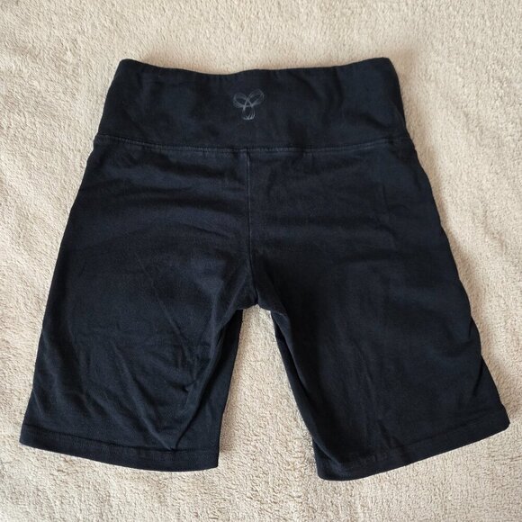 2/$20 Aritzia TNA Black Short Size XXS - Picture 2 of 6